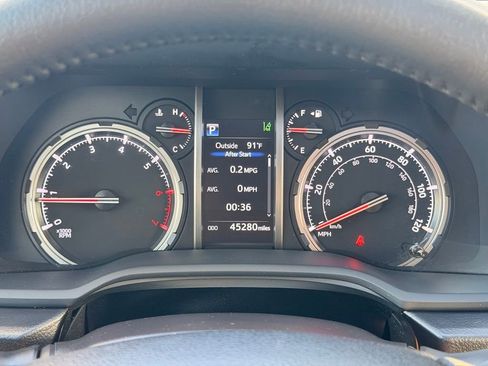 Certified 2022 Toyota 4Runner TRD Off-Road Premium w/ Moonroof Package AWD/4WD image 31