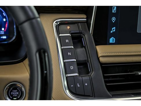 Used 2024 Chevrolet Tahoe Premier w/ Advanced Technology Package AWD/4WD image 24