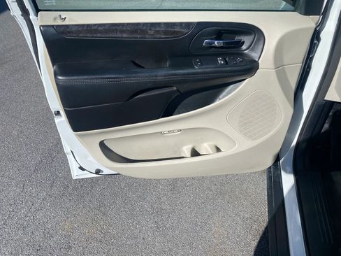Used 2014 RAM C/V Tradesman FWD image 8