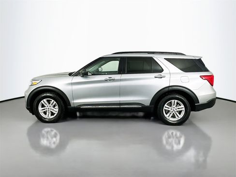 Used 2023 Ford Explorer XLT w/ Equipment Group 202A image 4
