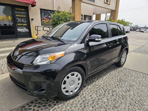 Used 2014 Scion xD image 1