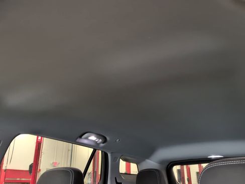 Used 2024 GMC Terrain SLE image 28