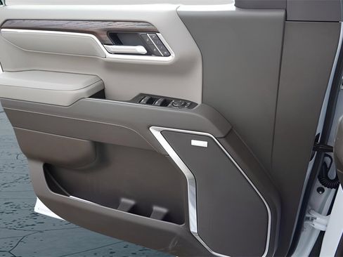 New 2026 GMC Sierra 1500 SLT image 24