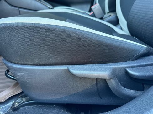 Used 2021 Nissan Versa SV FWD image 13