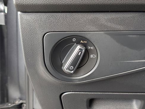 Used 2023 Volkswagen Tiguan SE w/ Panoramic Sunroof Package image 21