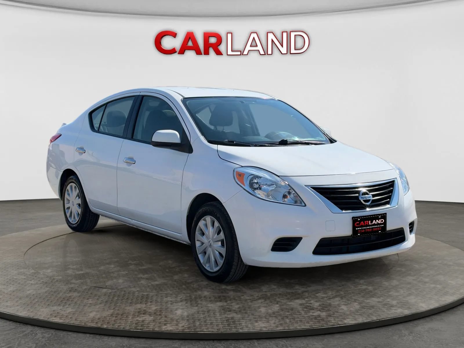 Used 2014 Nissan Versa SV FWD image 8