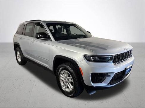 Certified 2025 Jeep Grand Cherokee Laredo w/ Luxury Tech Group I AWD/4WD image 5