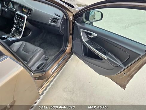 Used 2016 Volvo V60 T5 Cross Country w/ Convenience Package image 18