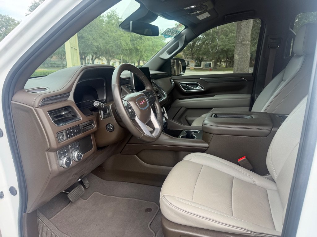 Used 2024 GMC Yukon SLT w/ SLT Luxury Package AWD/4WD image 14