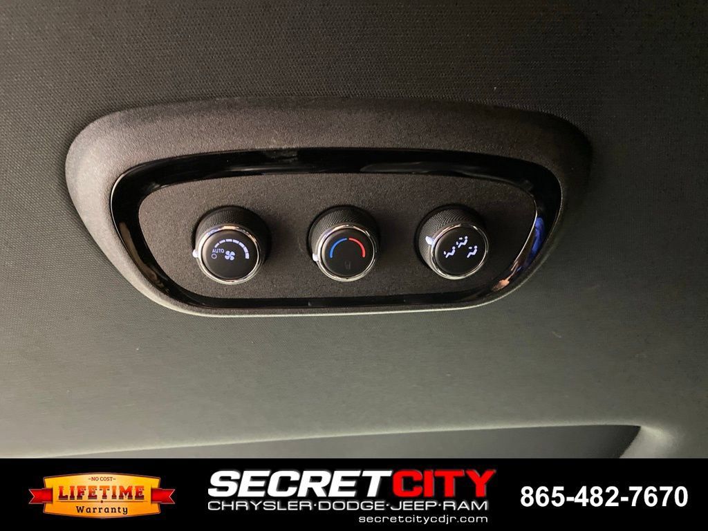 Used 2022 Dodge Durango R/T w/ Blacktop Package AWD/4WD image 28