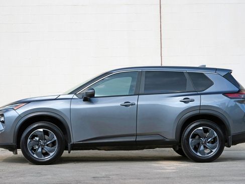 Used 2024 Nissan Rogue SV FWD image 8