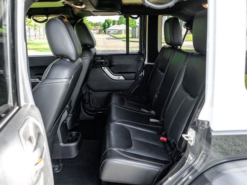 Used 2017 Jeep Wrangler Unlimited Sahara w/ Quick Order Package 24E Chief AWD/4WD image 39