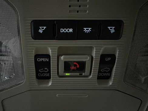 Used 2025 Toyota RAV4 Limited AWD/4WD image 39