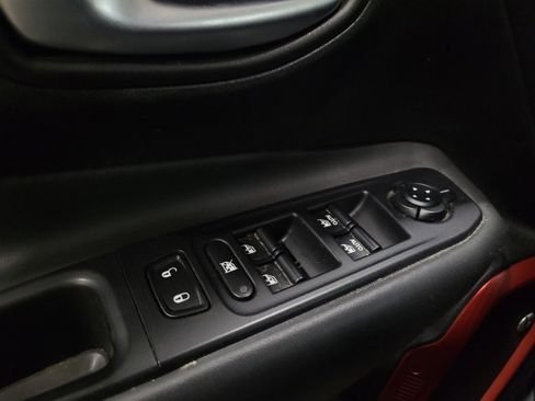 Used 2016 Jeep Renegade Trailhawk w/ Premium Trailhawk Package AWD/4WD image 27