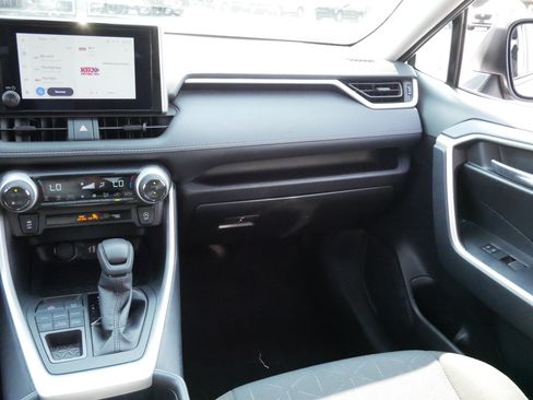 Used 2025 Toyota RAV4 XLE AWD/4WD image 11