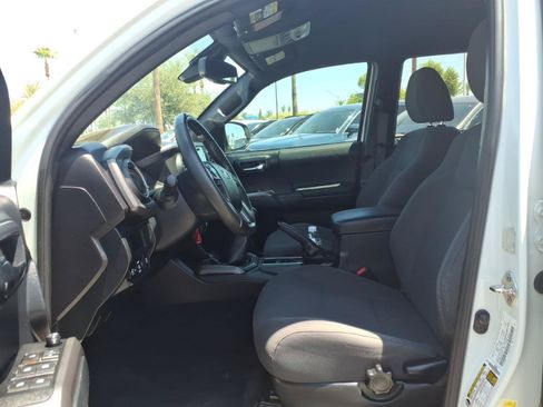 Used 2019 Toyota Tacoma TRD Off-Road AWD/4WD image 15