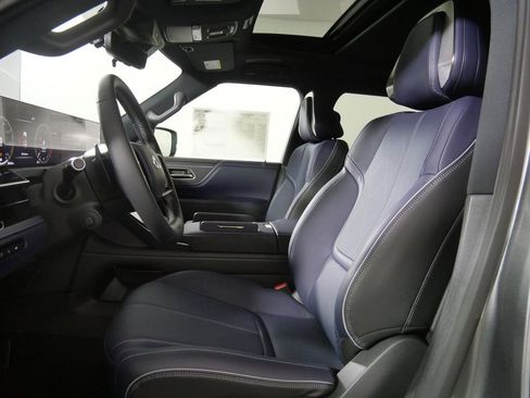 New 2026 INFINITI QX80 4WD image 12