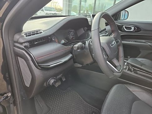 Used 2024 Jeep Compass Trailhawk image 41