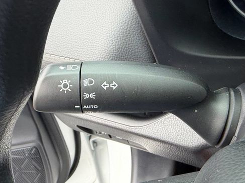 Used 2025 Toyota RAV4 XLE AWD/4WD image 33
