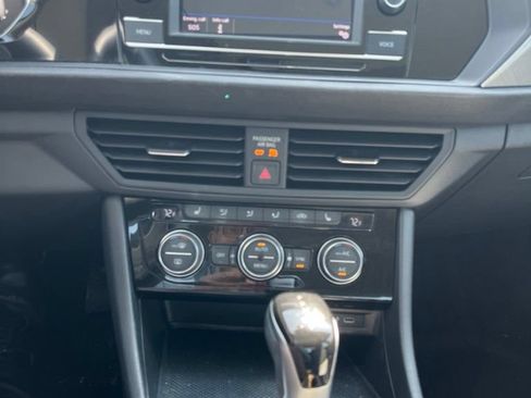 Used 2023 Volkswagen Jetta SE w/ Panoramic Sunroof Package FWD image 20