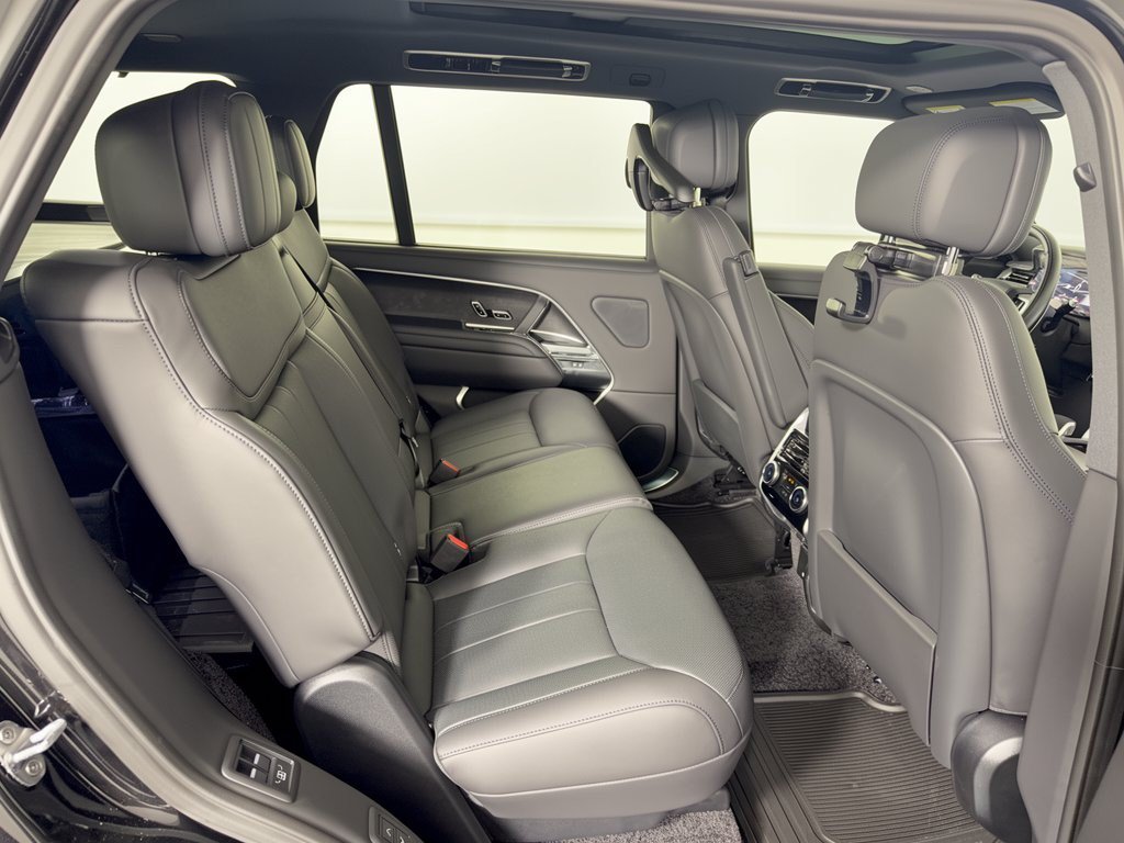 New 2026 Land Rover Range Rover Long Wheelbase SE AWD/4WD image 29