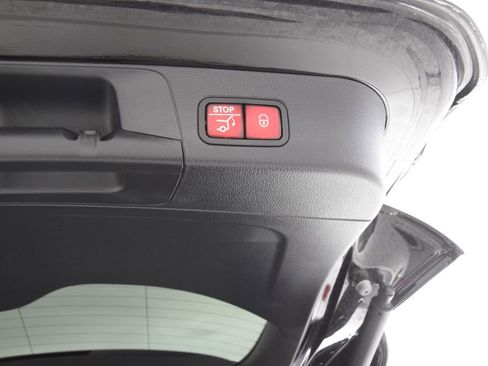 Used 2022 Mercedes-Benz GLB 250 image 30