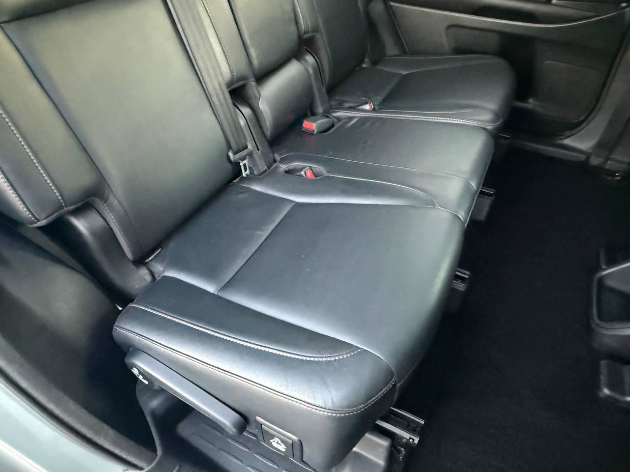 Used 2017 Toyota Highlander XLE AWD/4WD image 34