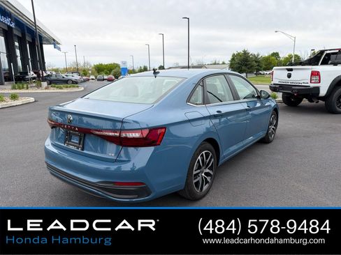 Used 2025 Volkswagen Jetta SE FWD image 6