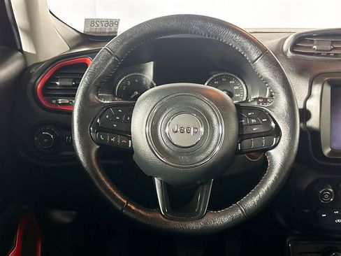 Used 2022 Jeep Renegade Trailhawk image 13