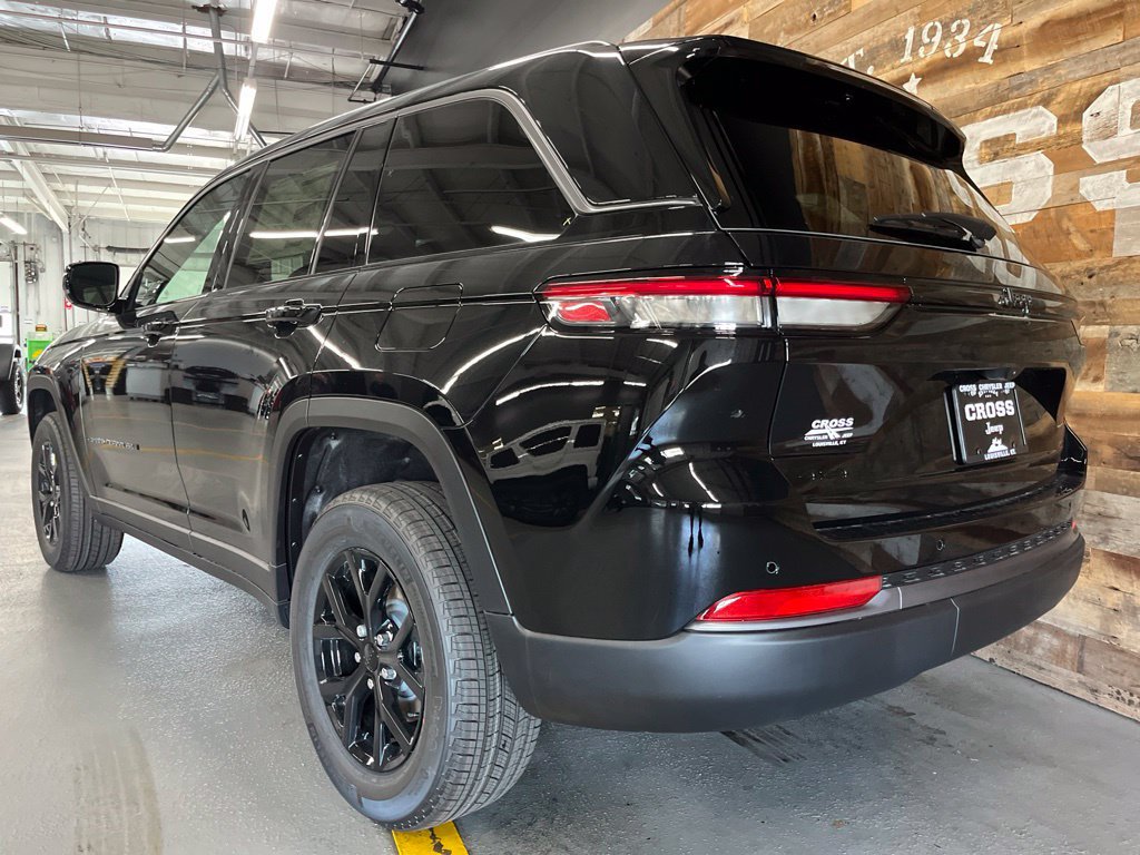 New 2026 Jeep Grand Cherokee Altitude AWD/4WD image 19