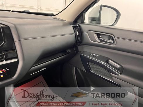 Used 2025 Nissan Pathfinder SV FWD image 48