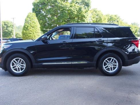 Certified 2025 Ford Explorer Active w/ Active Comfort Package RWD image 4