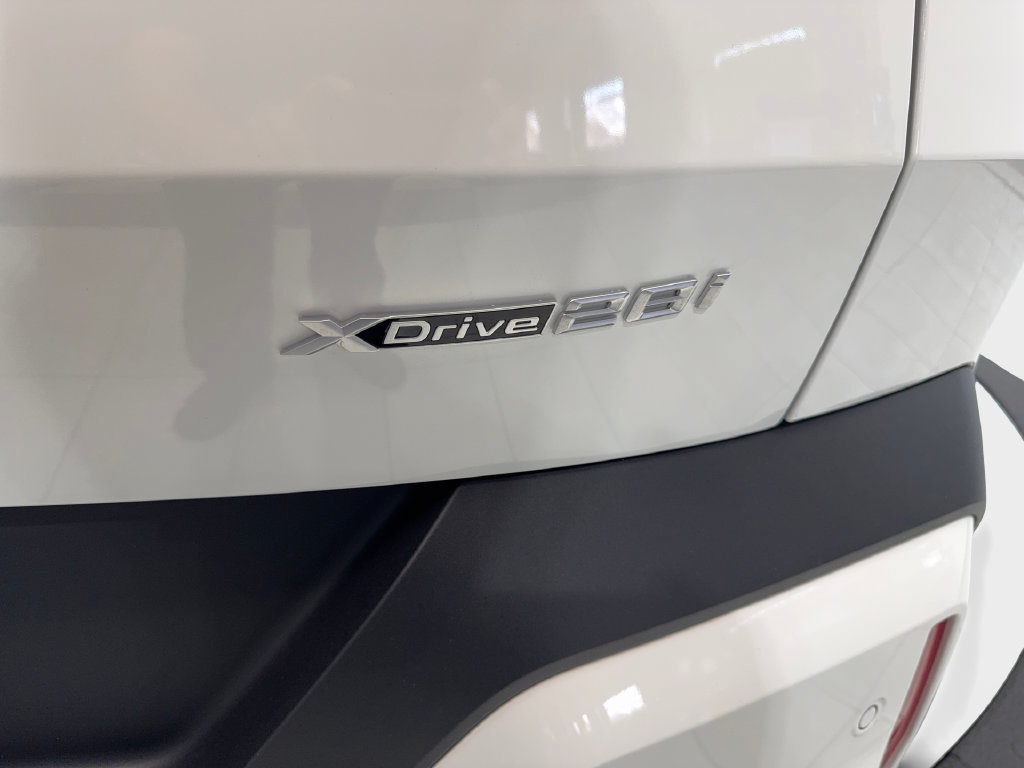 Used 2025 BMW X2 xDrive28i AWD/4WD image 26