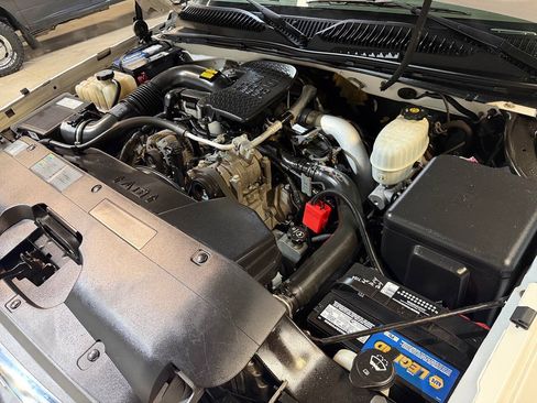Used 2005 Chevrolet Silverado 2500 LT w/ Heavy-Duty Power Package AWD/4WD image 19