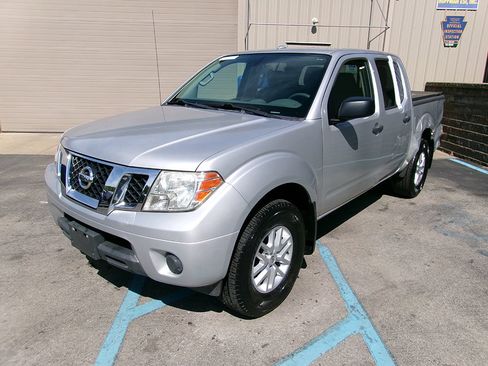 Used 2017 Nissan Frontier SV AWD/4WD image 2