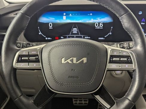 Used 2024 Kia Telluride SX Prestige w/ Towing Package AWD/4WD image 16