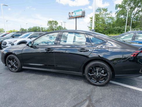 Certified 2025 Honda Accord SE image 4