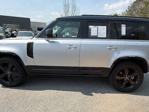 Used 2023 Land Rover Defender 110 X-Dynamic SE image 11