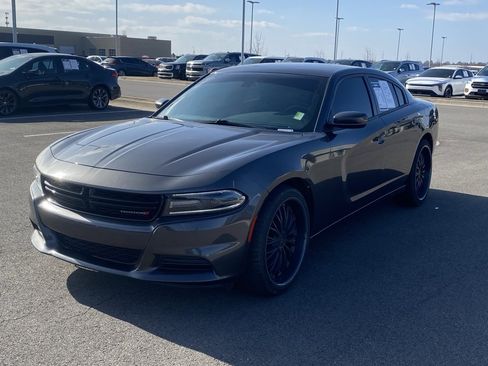Used 2020 Dodge Charger SXT image 3