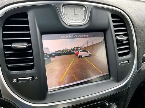 Used 2015 Chrysler 300 C w/ Harman/Kardon Audio Group image 29