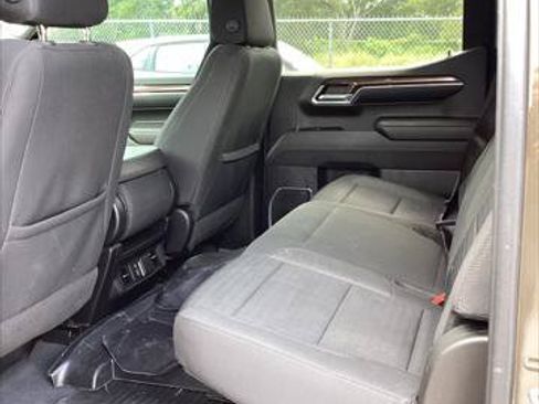 Used 2023 Chevrolet Silverado 1500 LT AWD/4WD image 8