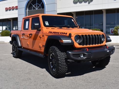 Used 2025 Jeep Gladiator Rubicon w/ Technology Group image 3