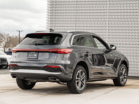 Certified 2025 Audi Q5 Premium w/ Convenience Package AWD/4WD image 4
