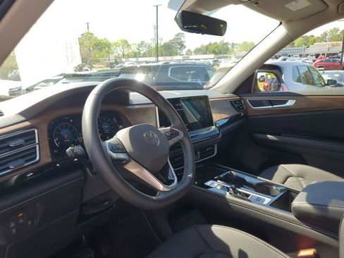 Used 2024 Volkswagen Atlas SE image 18