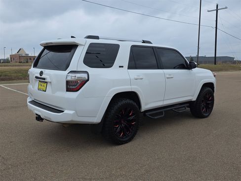 Used 2022 Toyota 4Runner SR5 image 8