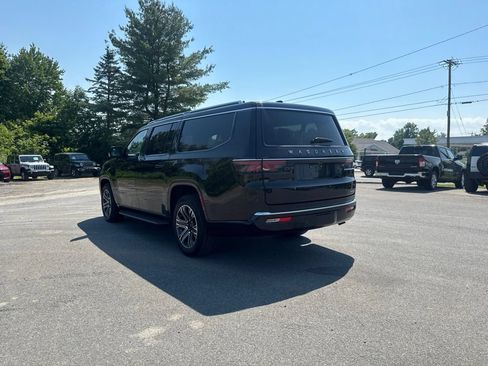 Used 2024 Jeep Wagoneer L Series II RWD image 5