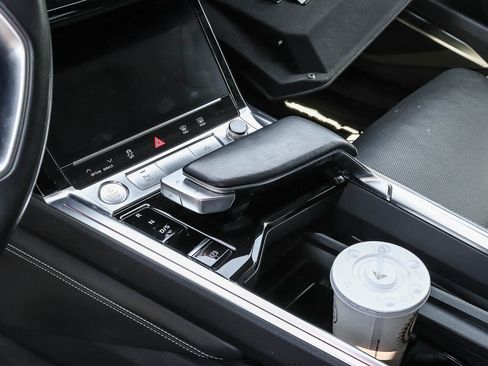 Used 2019 Audi e-tron Prestige w/ Prestige Package AWD/4WD image 22