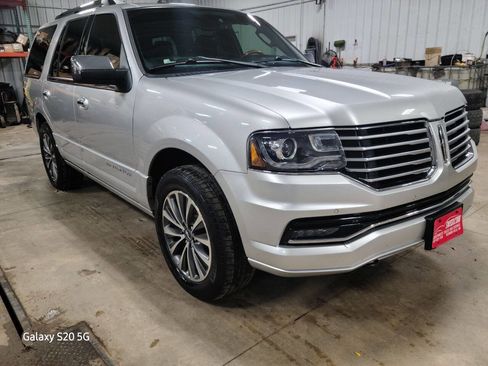 Used 2017 Lincoln Navigator Select image 1