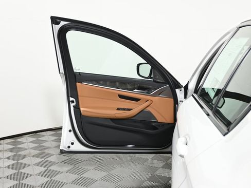 Certified 2023 BMW M550i xDrive w/ Executive Package image 29