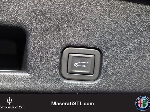 Used 2024 Chevrolet Traverse RS image 28